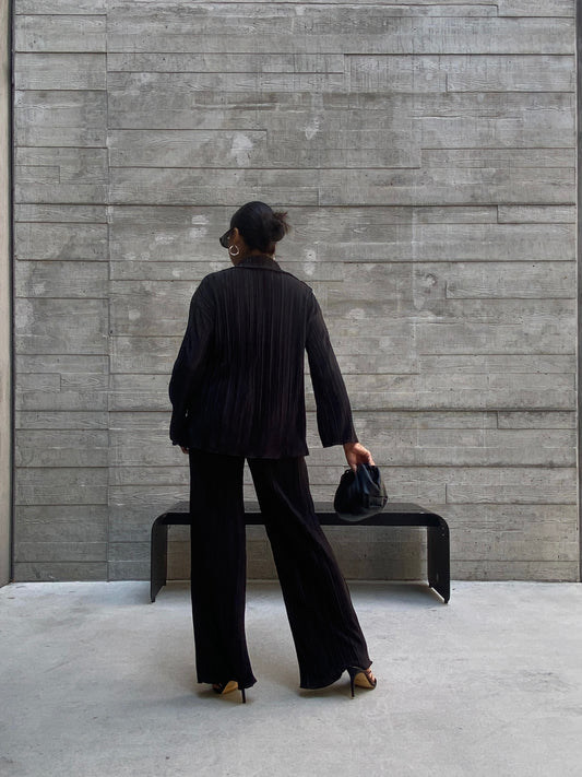 Diaz Woven Pleated Lettuce Edge Set (Black)