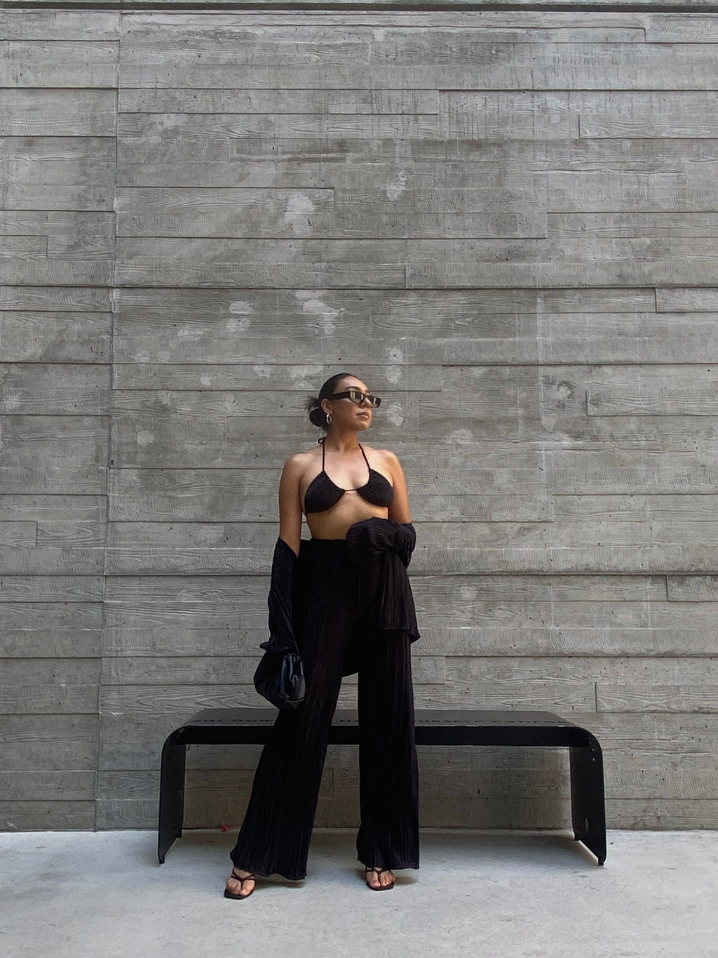 Diaz Woven Pleated Lettuce Edge Set (Black)